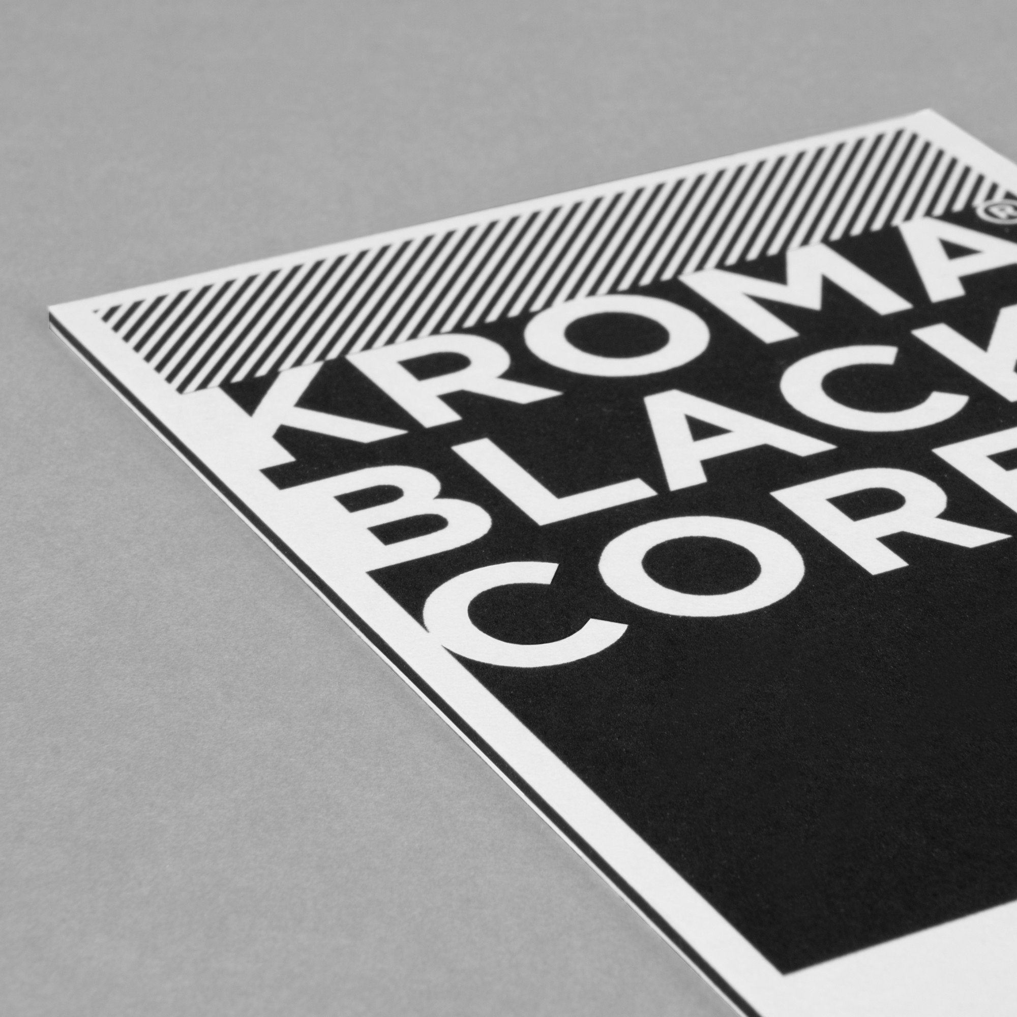 Displaykarton_KROMA-Black-Core