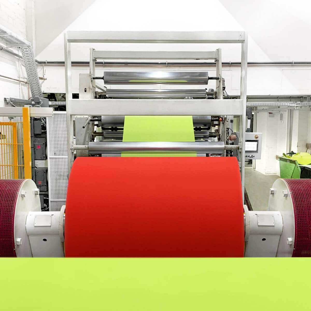 Reel-to-sheet lamination service example: cardboard red / green